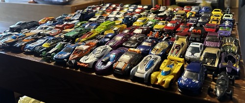 Hot wheels realtoy disney - realtoy,,