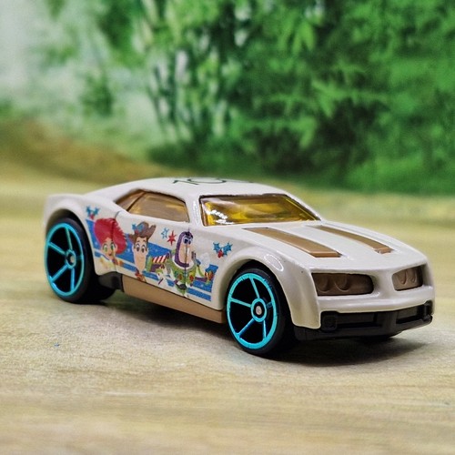 Hot wheels bully goat - hot,