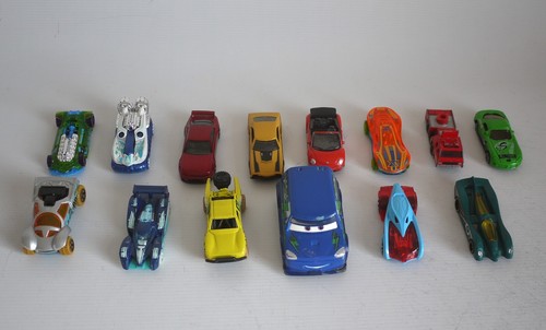 Hot wheels disney pixar - hot,